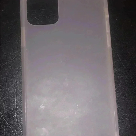 11 Pro max OtterBox case and clear Amazon case - Picture 4 of 10